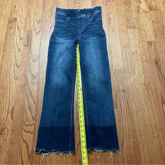 Spanx Cropped Flare Jeans with frayed hem in medium wash size XS - Picture 12 of 15